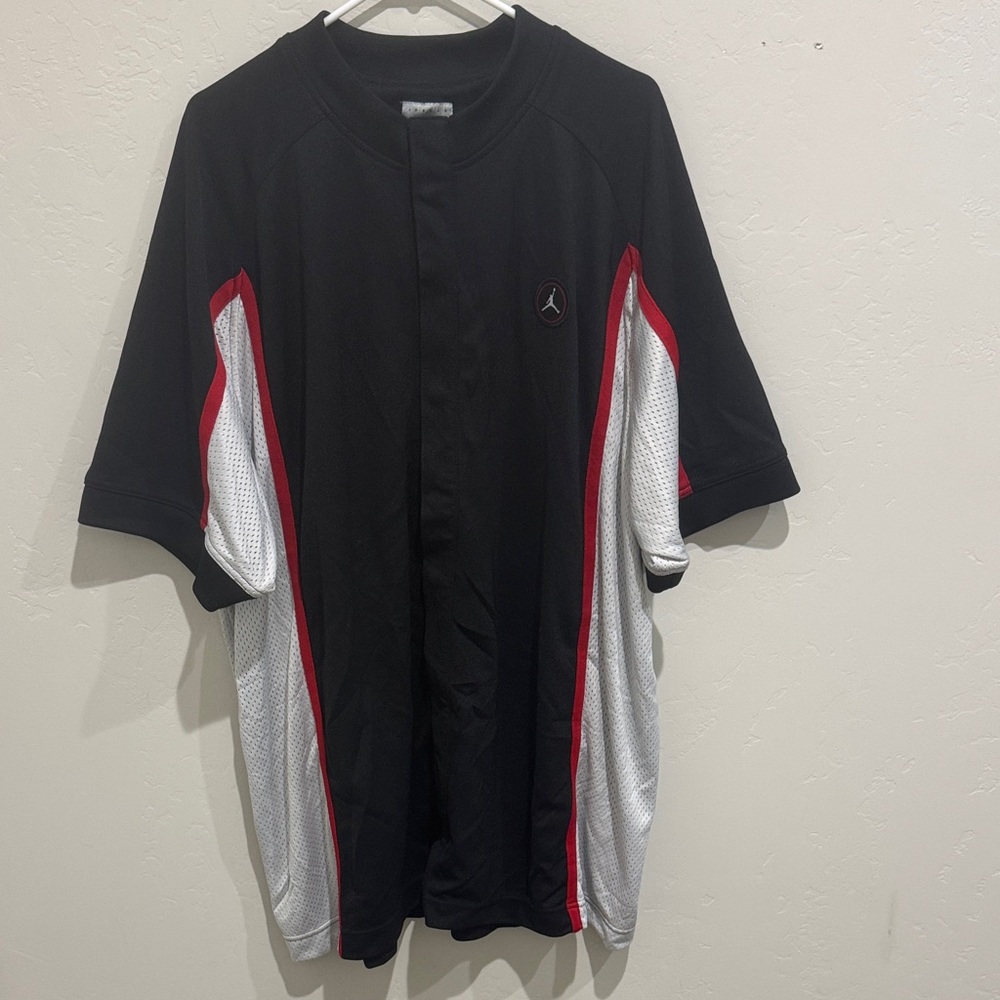 Vintage Jordan Men's Black, White, and Red Practice Jersey